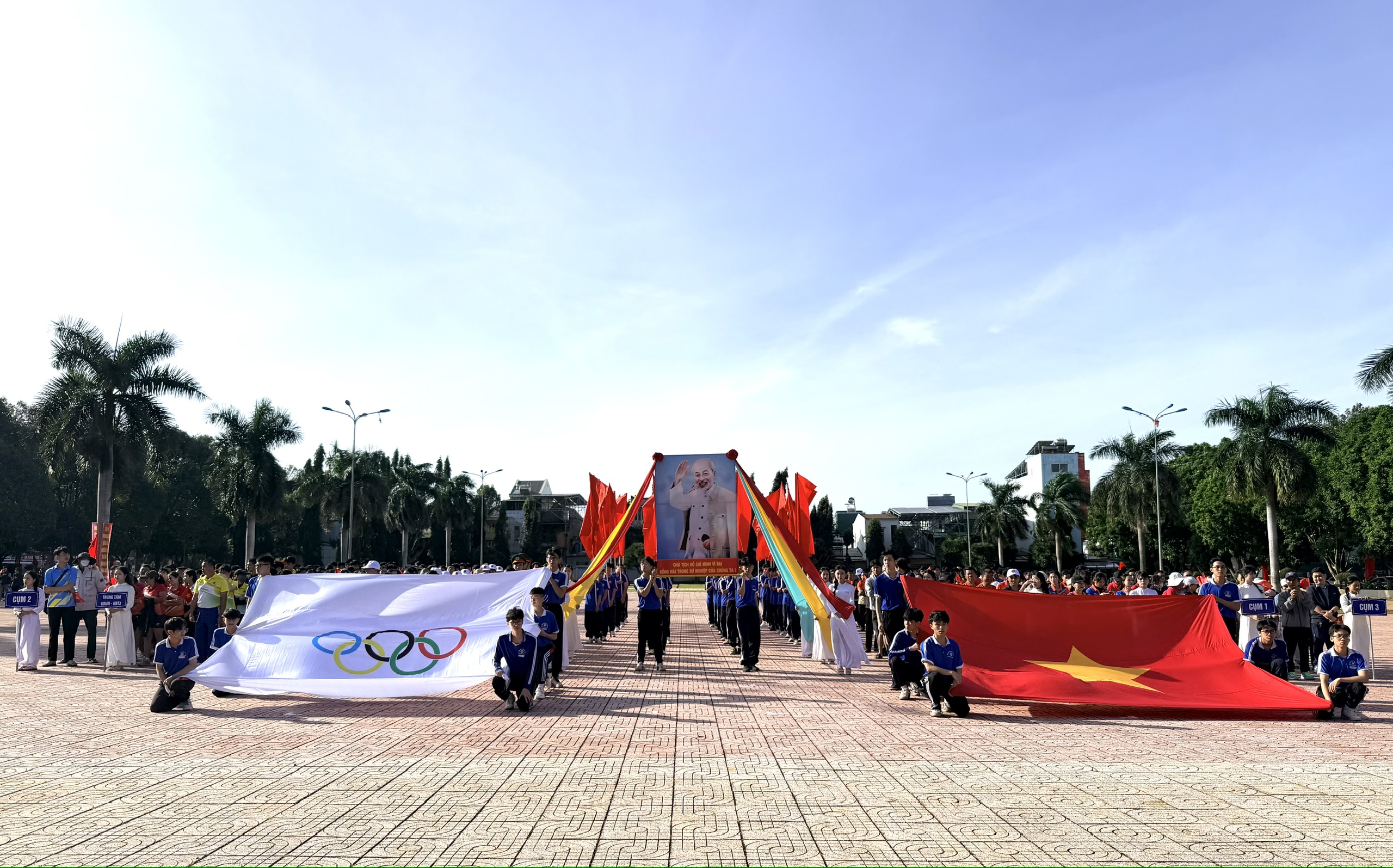 Các đoàn vận động viên tham dự Đại hội TDTT xã